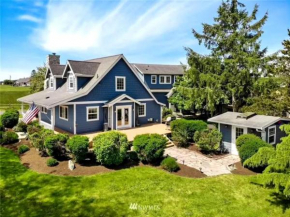 Whidbey Island Retreat - Oceanfront with Hot tub